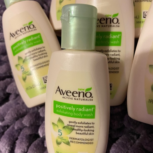 Bath & Body Aveeno Exfoliating Body Wash Poshmark